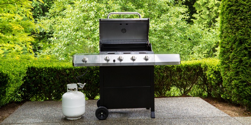 Propane tank attached to BBQ - Propane tank care guide